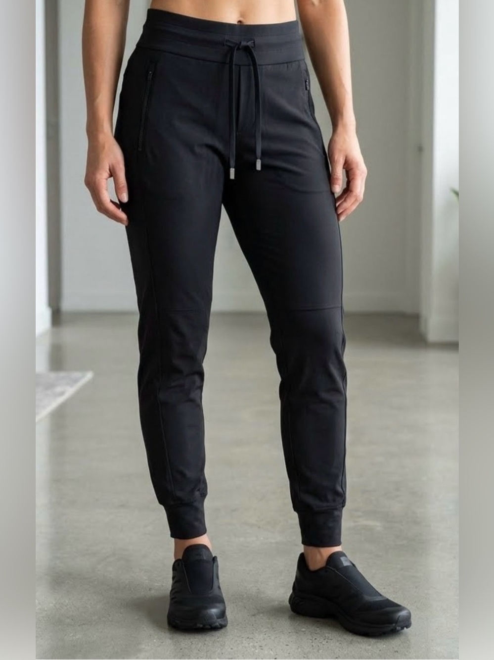 Athleta Black Headlands Hybrid Trek Jogger Pants Size 2 black
